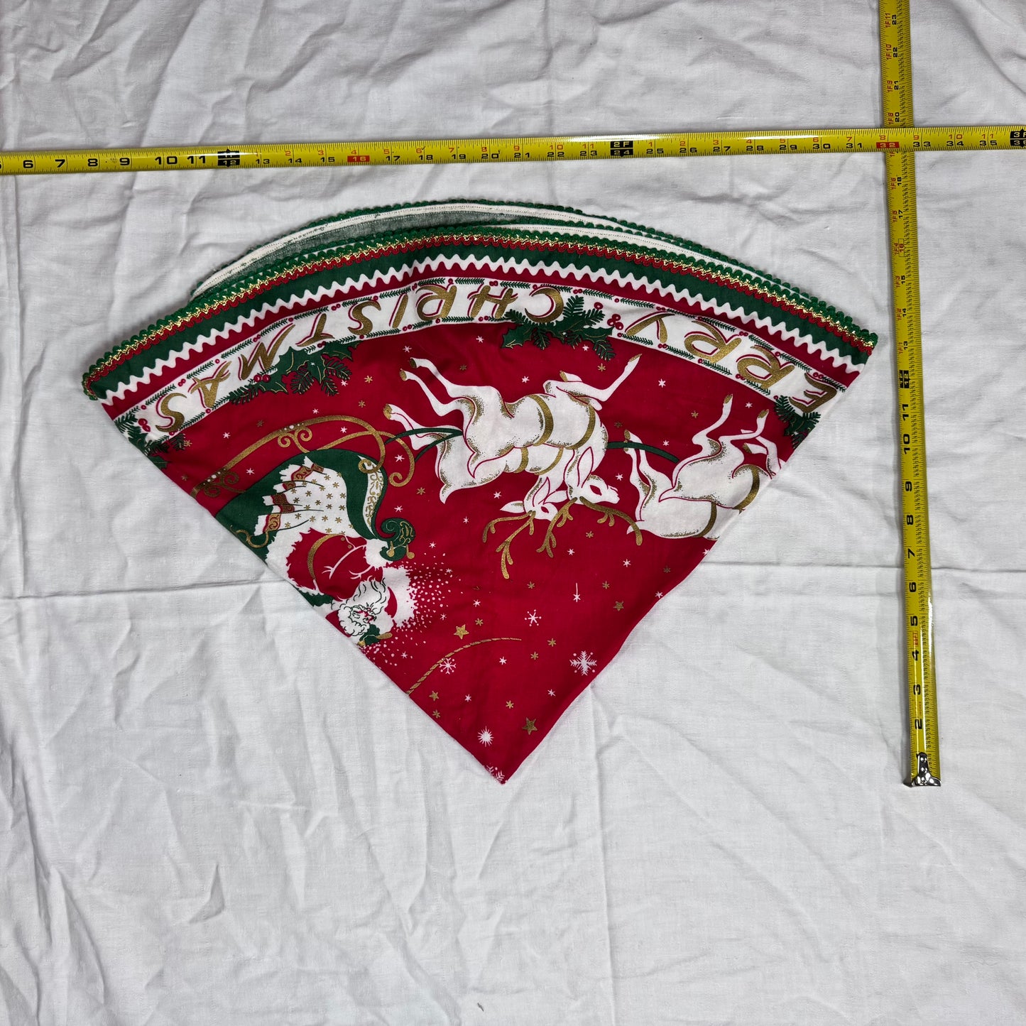 Christmas Round Tablecloth Santa Sleigh Vintage #2193