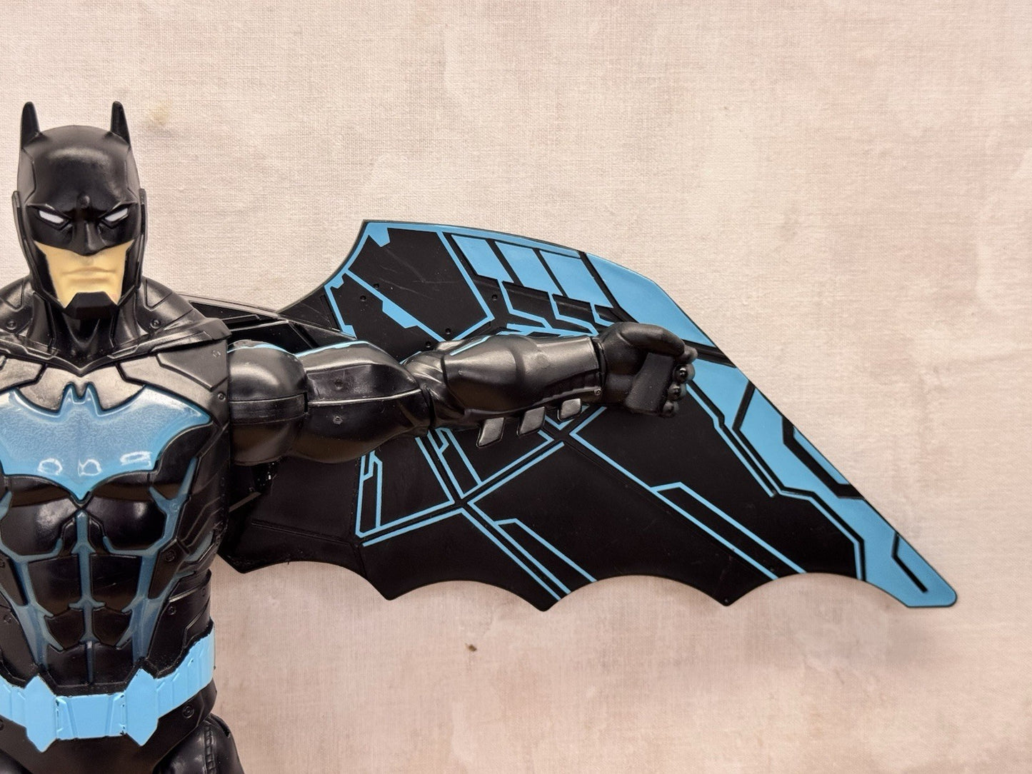 DC Comics Batman Bat-Tech 12-inch Deluxe Action Figure w/Expanding Wings #1370