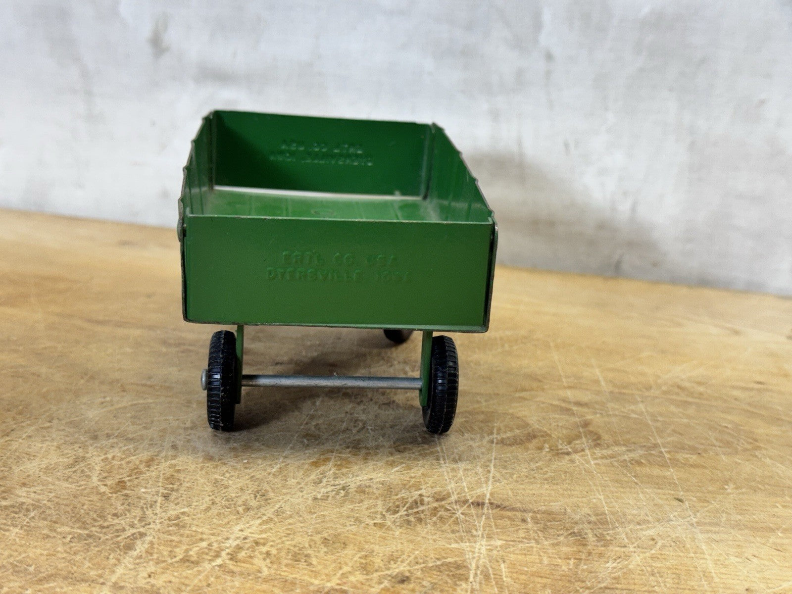 Vintage Ertl Pressed Metal Green Farm Wagon Crop Trailer #S-1827