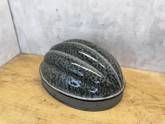 Antique Enamelware Gray Baking Mold #S-1666