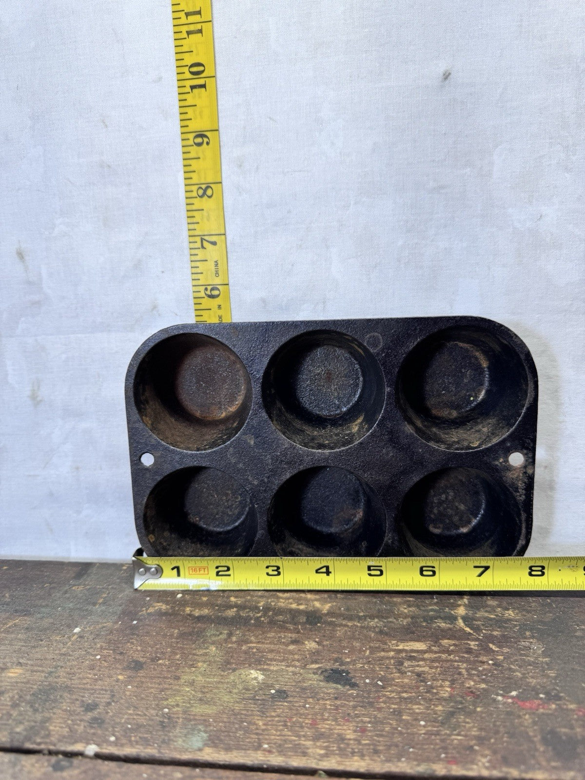 Antique Lodge Cast Iron Muffin Pan
