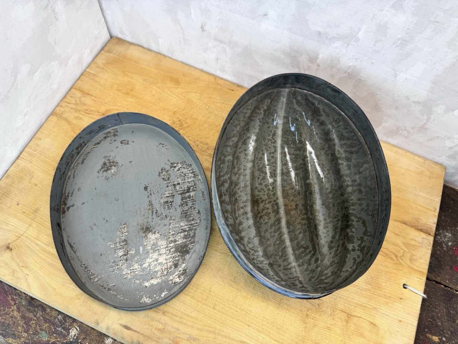 Antique Enamelware Gray Baking Mold #S-1666