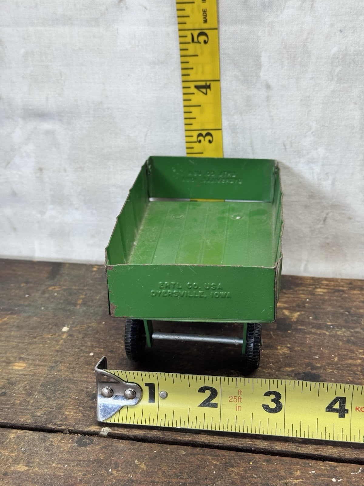 Vintage Ertl Pressed Metal Green Farm Wagon Crop Trailer #S-1827