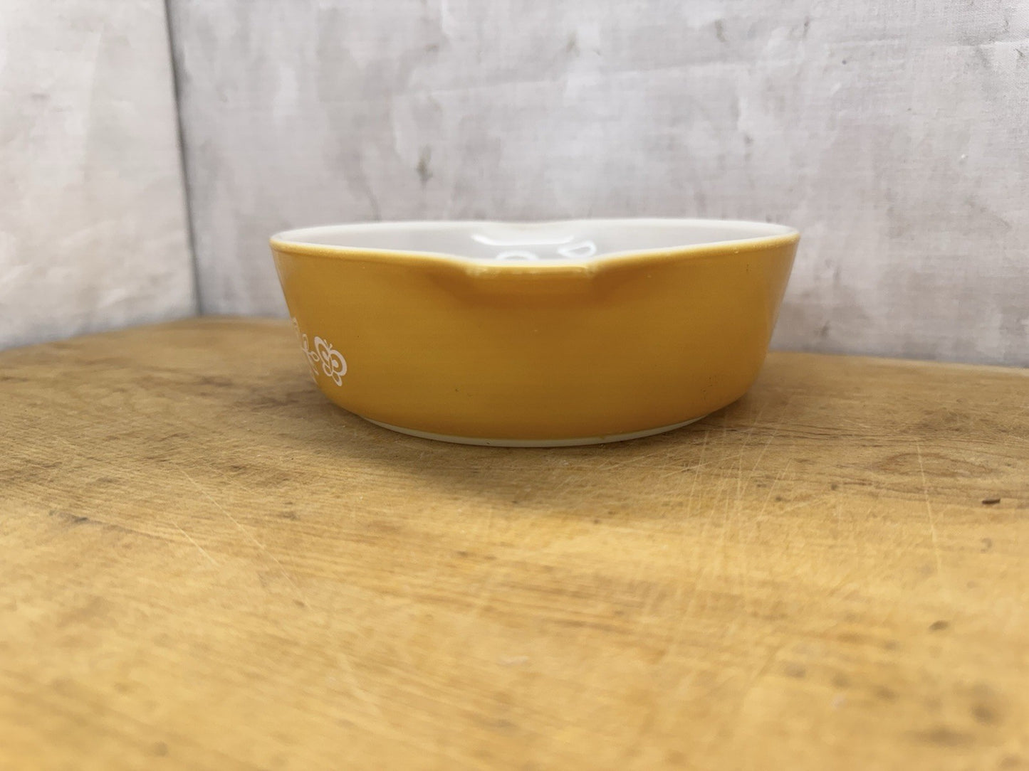 Butterfly No.471 Casserole Pyrex #1028