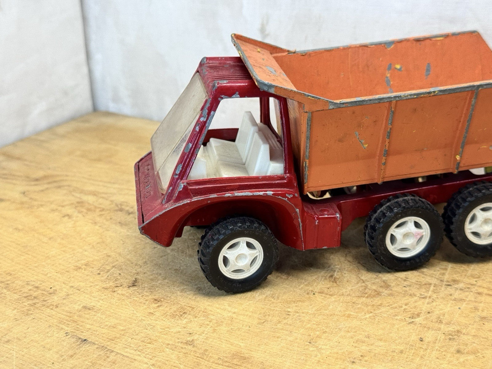 Vintage Hubley Metal Dump Truck Toy #S-1692