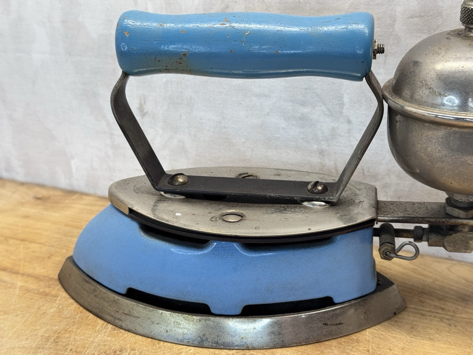 Coleman Vtg Gas Fueled Blue Iron  #S-1582