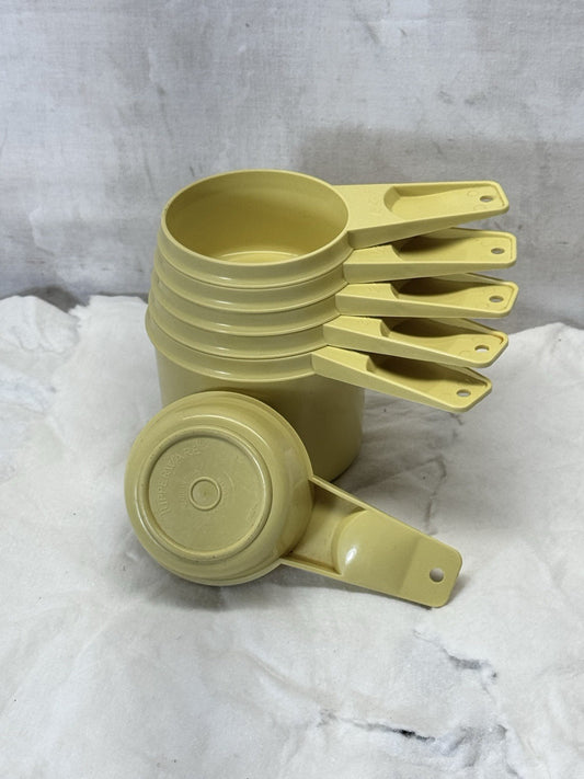 Vintage Plastic Tubberware Measuring CupsComplete Set Yellow #S-1909