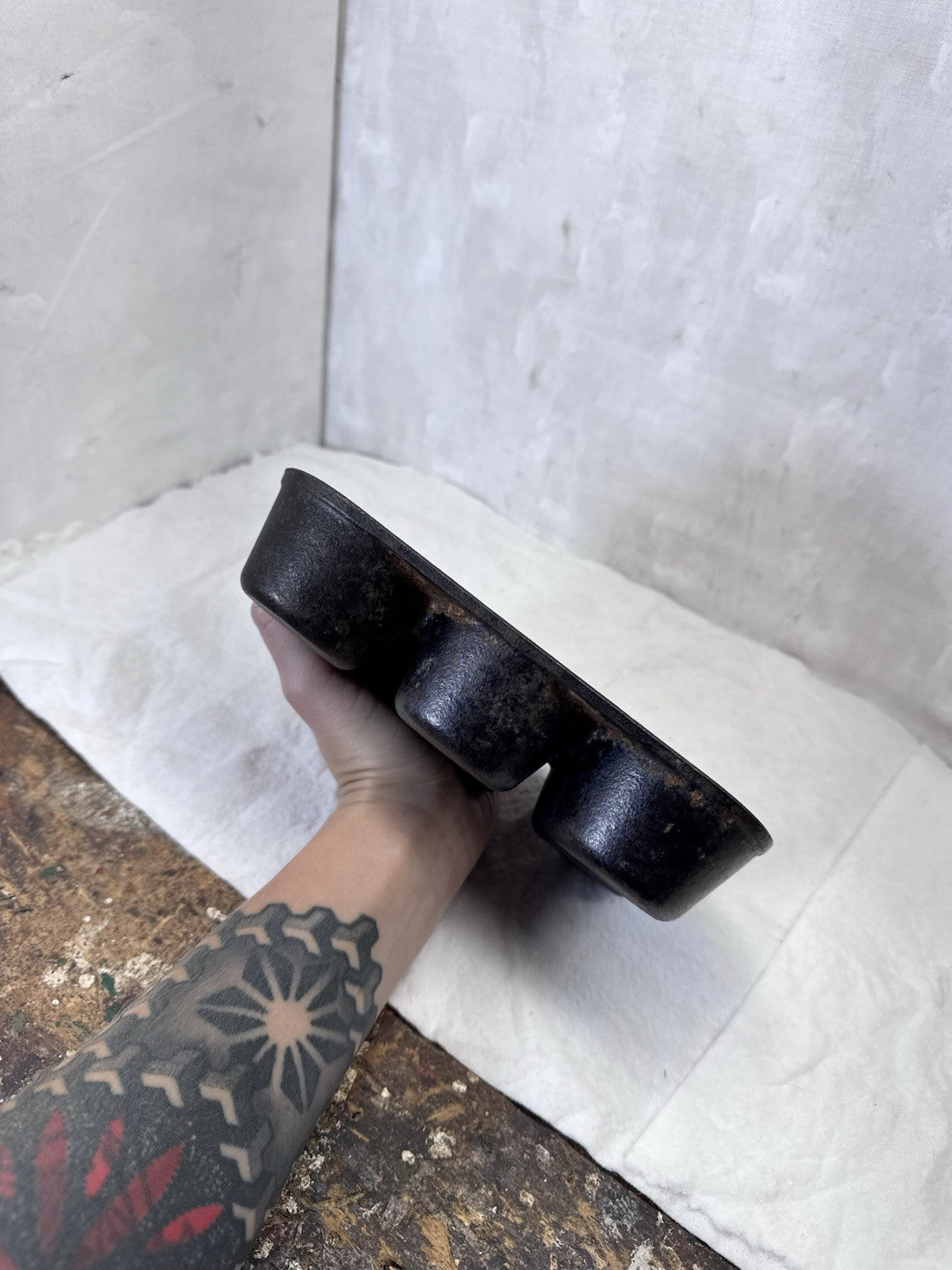 Antique Lodge Cast Iron Muffin Pan