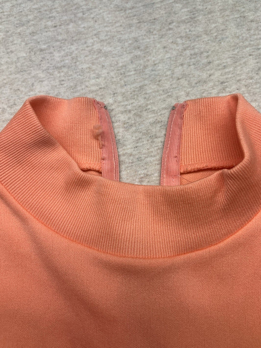 1970s Women’s Peach Knit Back Zipper S Sleeve Shirt