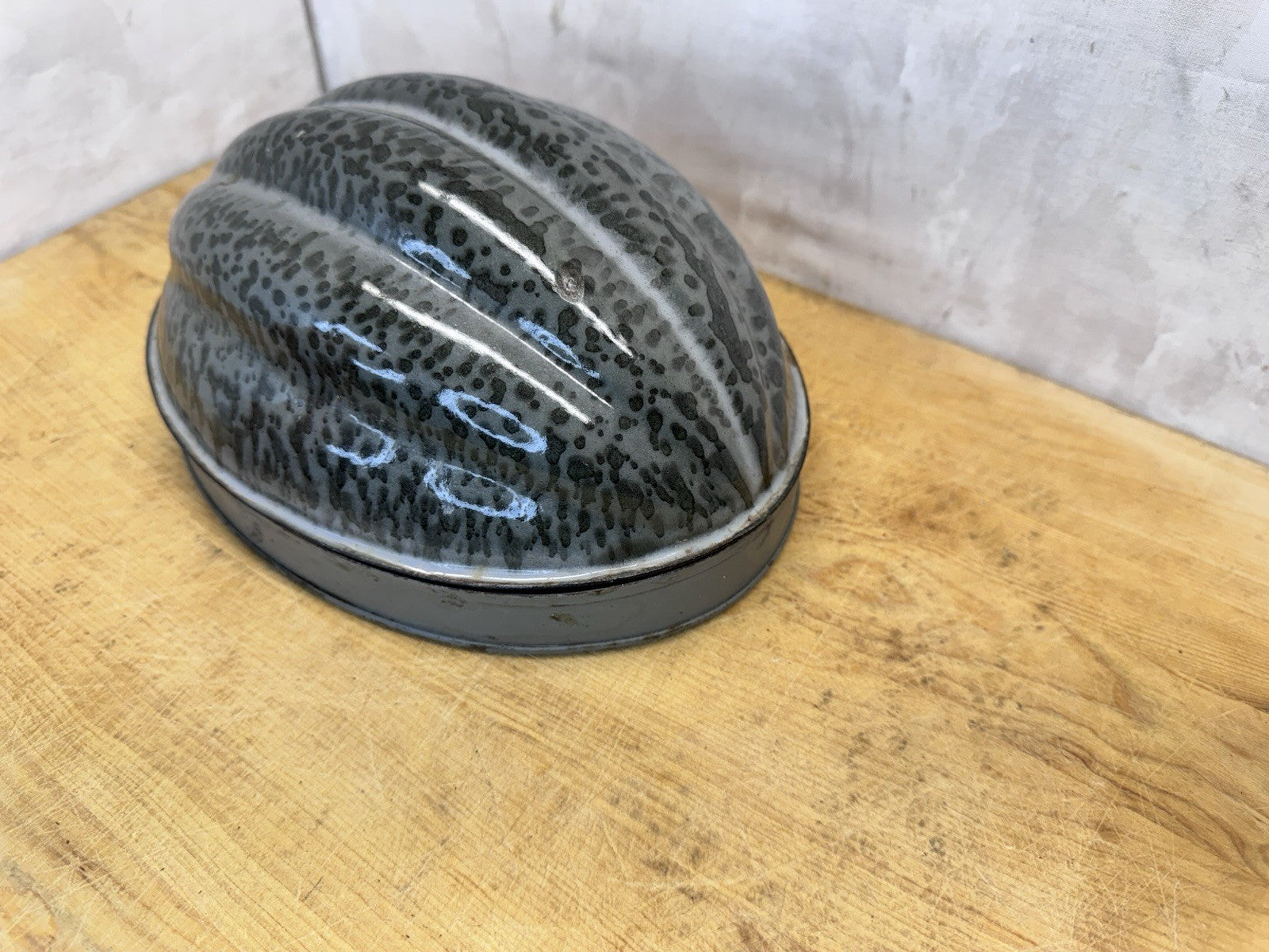 Antique Enamelware Gray Baking Mold #S-1666