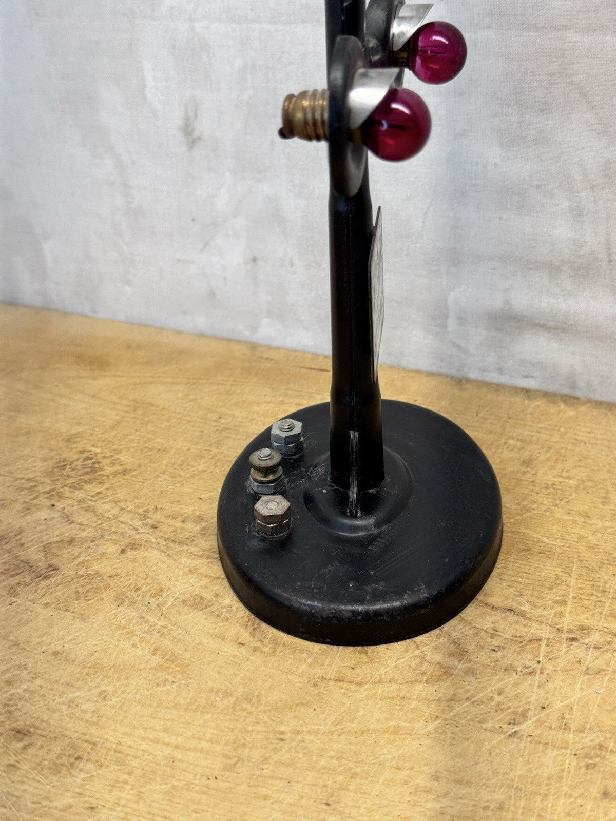 Vintage O Scale Metal Lighted Railroad Crossing #S-1599