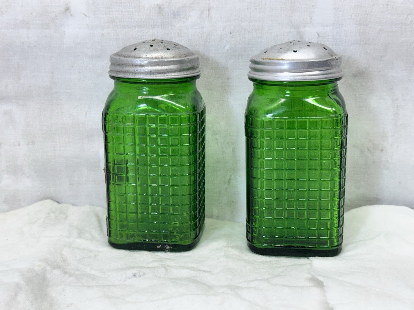 Green Hoosier Salt & Pepper Shakers Vtg #S-1776