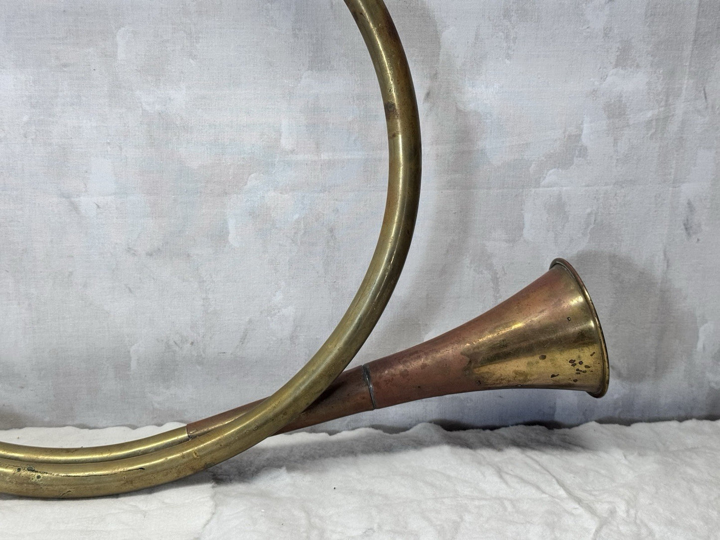 Christmas Brass French Horn Bugle Fox Hound Bow Vtg #S-1838