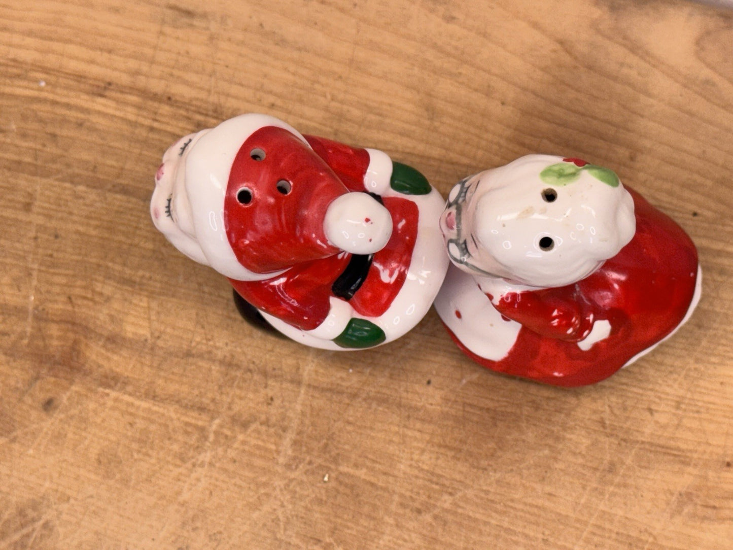 Mr Mrs Santa Claus Salt & Pepper Shakers Lefton Christmas #1396
