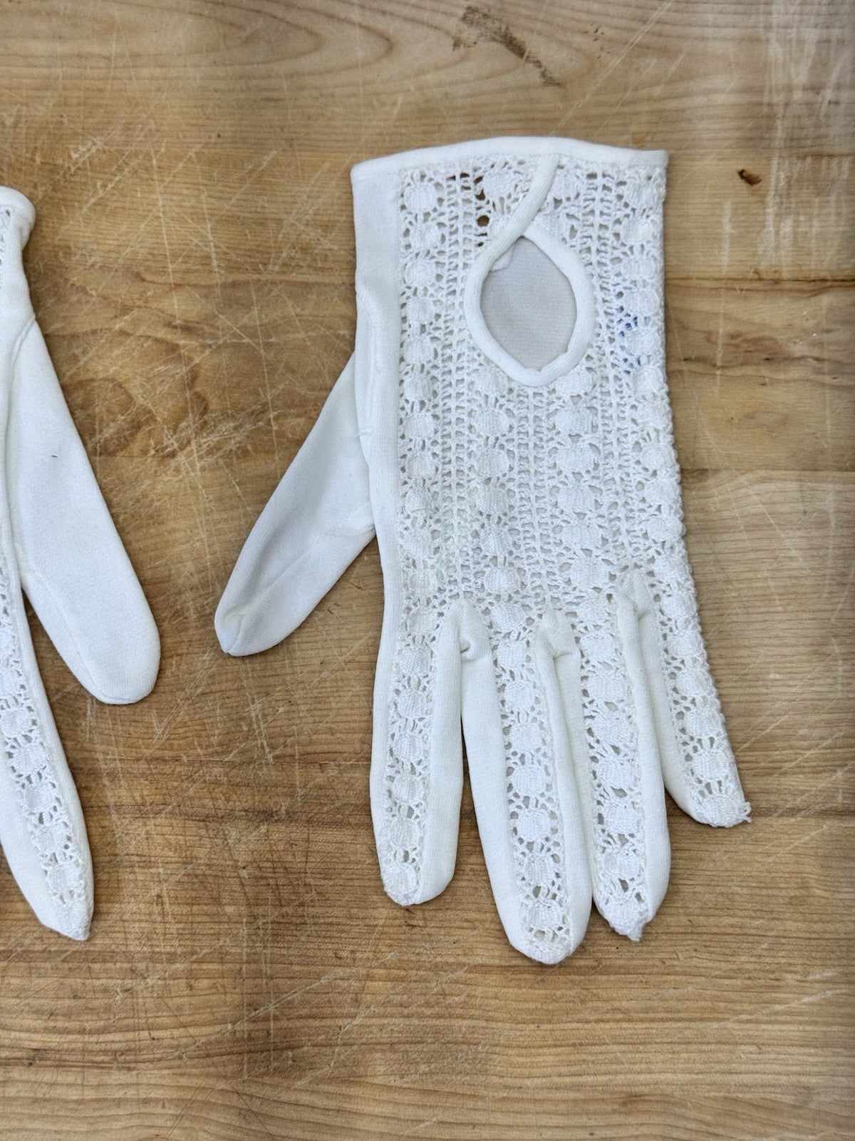 White Vintage Child’s Stretch Lace Cloth Gloves  #S-1835