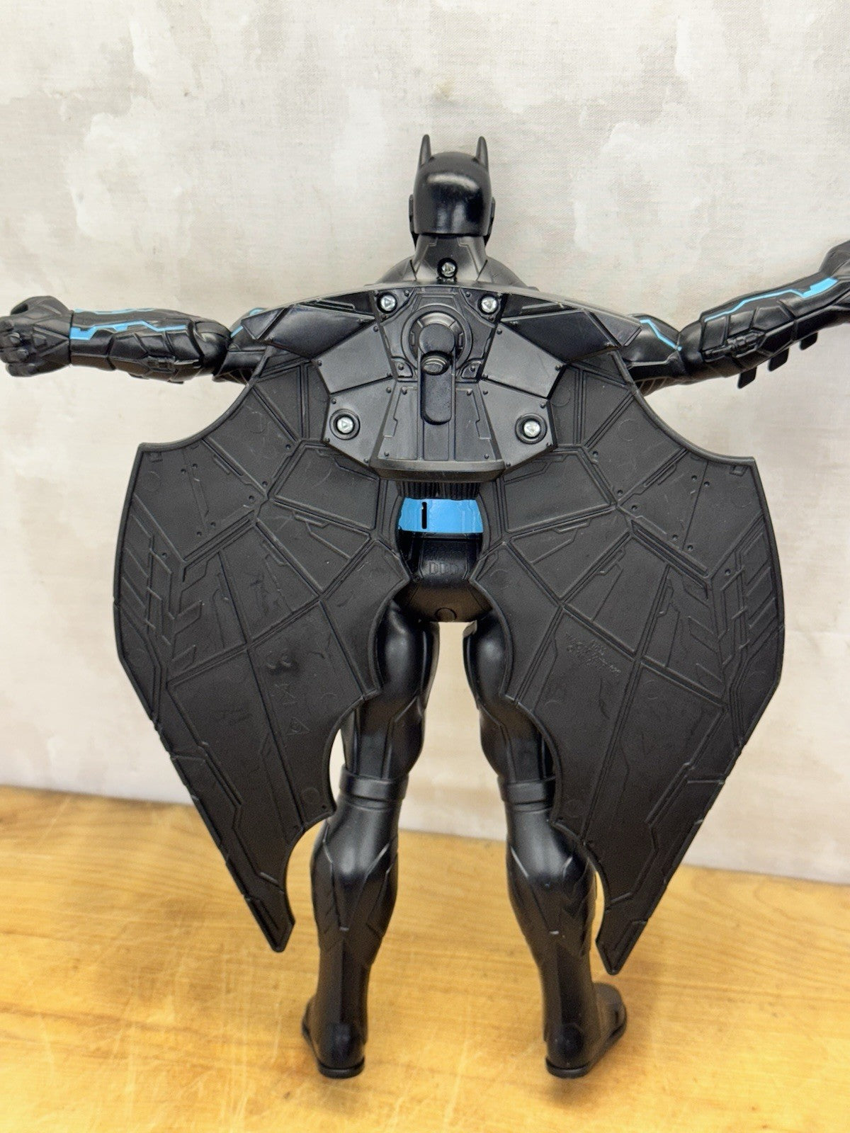 DC Comics Batman Bat-Tech 12-inch Deluxe Action Figure w/Expanding Wings #1370