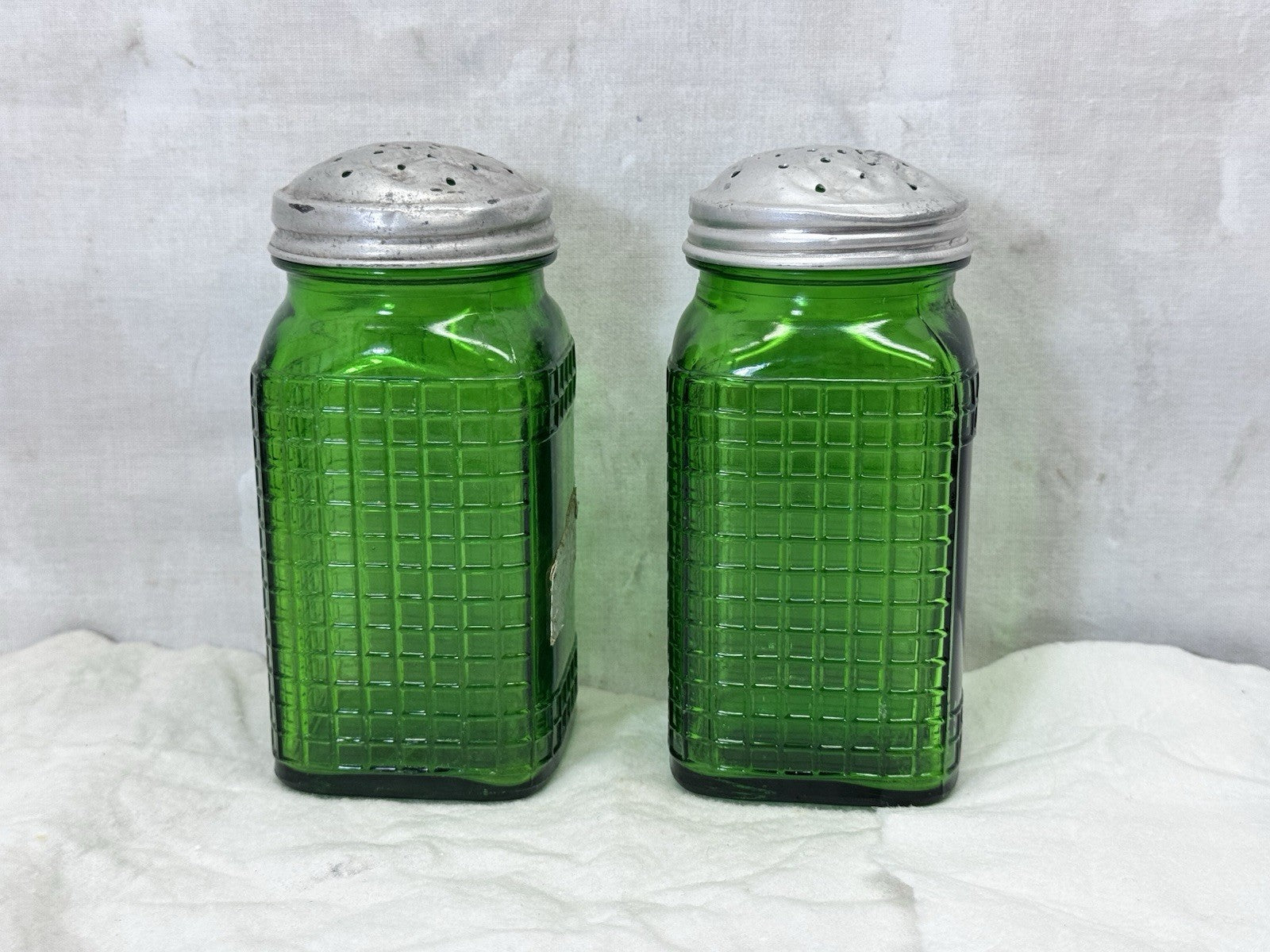 Green Hoosier Salt & Pepper Shakers Vtg #S-1776