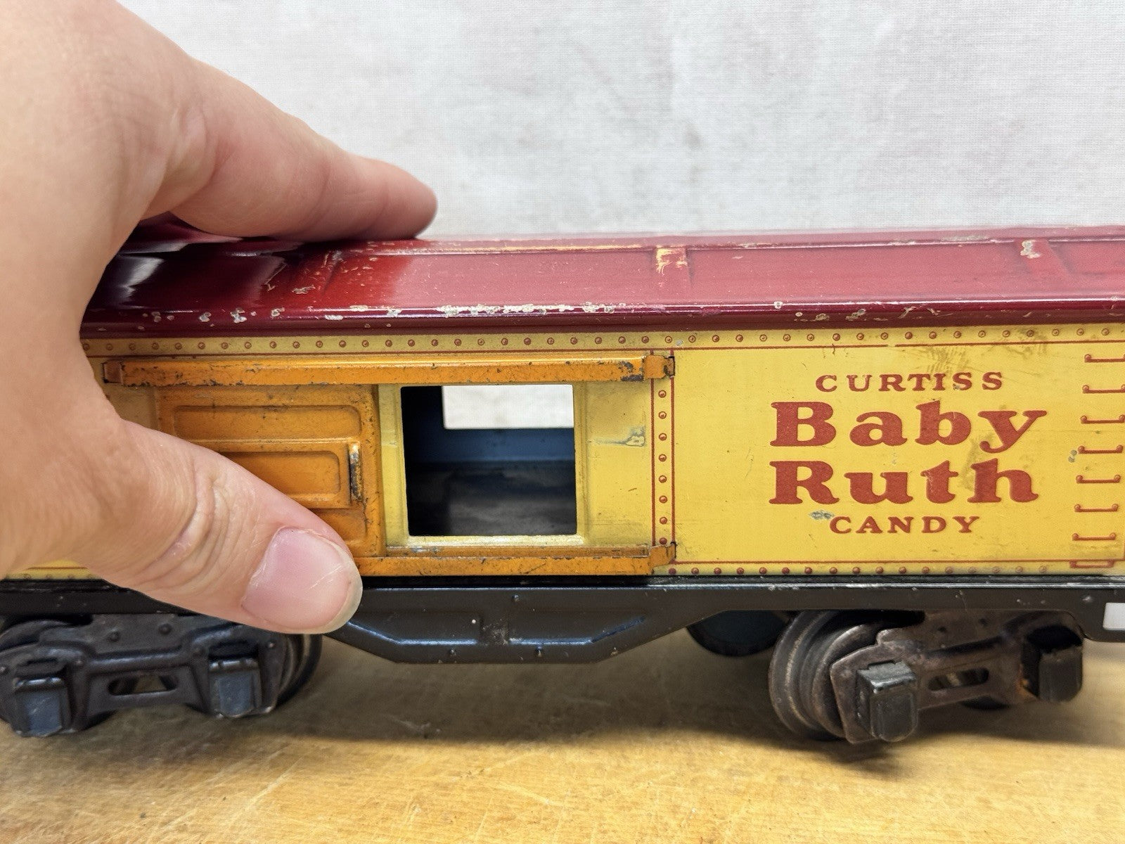 Lionel Lines #1679 Curtiss Baby Ruth Candy Yellow Train Box Car #S-1602