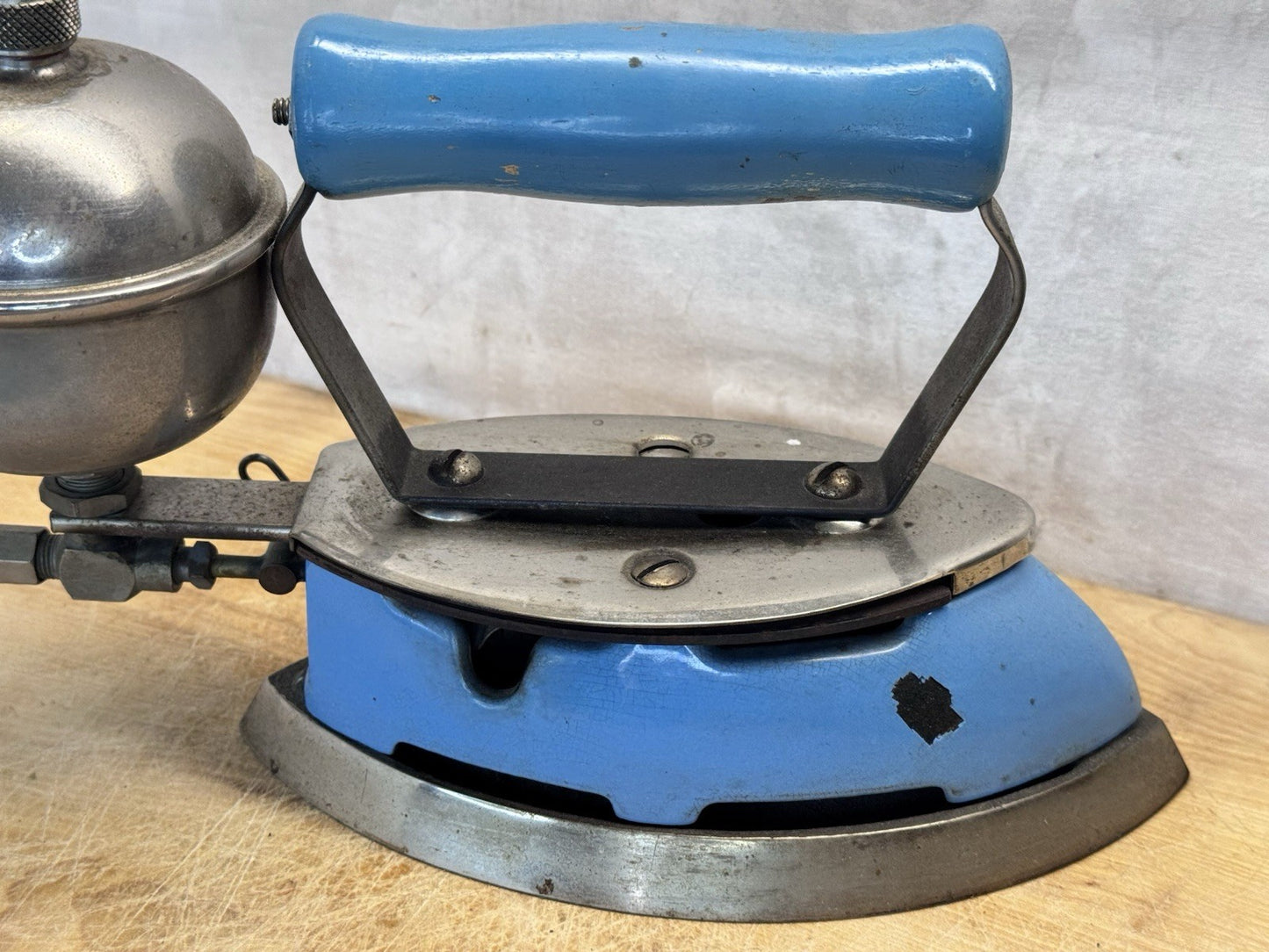 Coleman Vtg Gas Fueled Blue Iron  #S-1582
