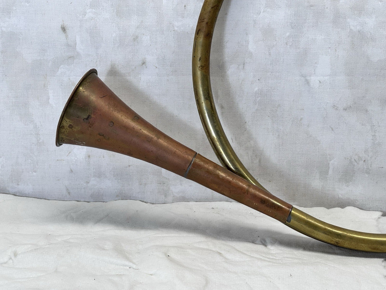 Christmas Brass French Horn Bugle Fox Hound Bow Vtg #S-1838