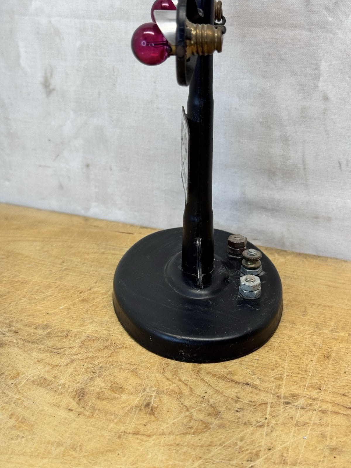 Vintage O Scale Metal Lighted Railroad Crossing #S-1599