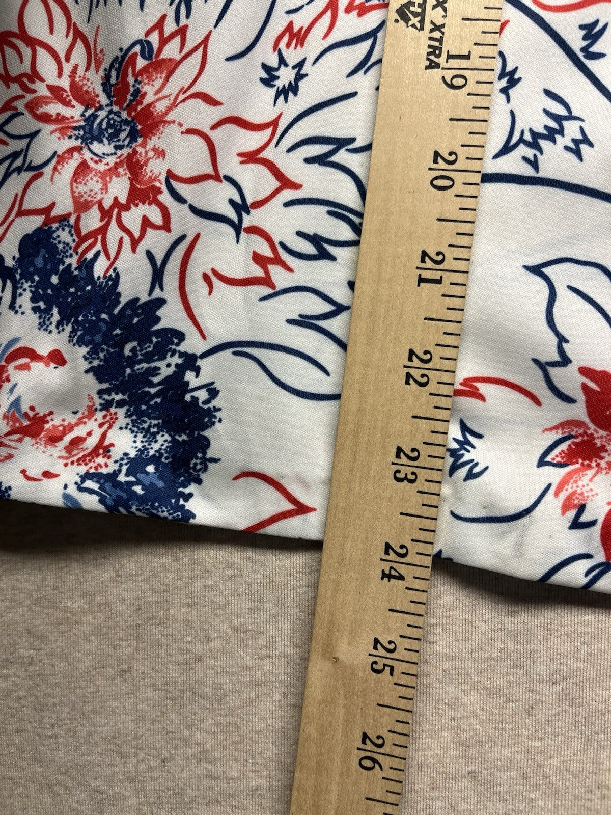 1970s, 80s Women’s White Flowered Knit S Sleeve Shirt