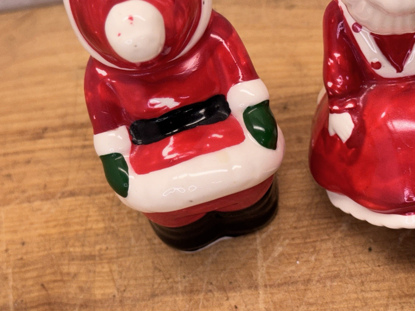 Mr Mrs Santa Claus Salt & Pepper Shakers Lefton Christmas #1396