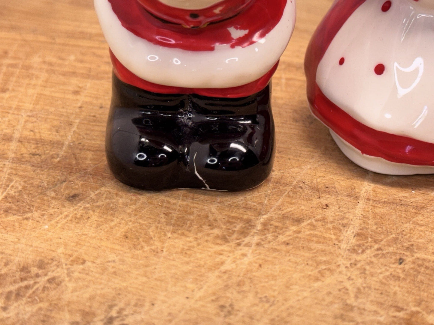 Mr Mrs Santa Claus Salt & Pepper Shakers Lefton Christmas #1396