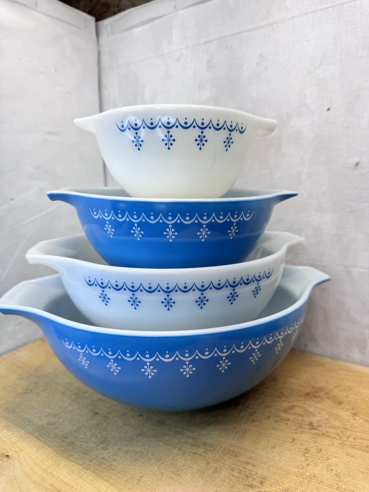 Vtg Pyrex Blue Garland Snowflake Cinderella Nesting Mg  Bowls Set of 4 #S-1695