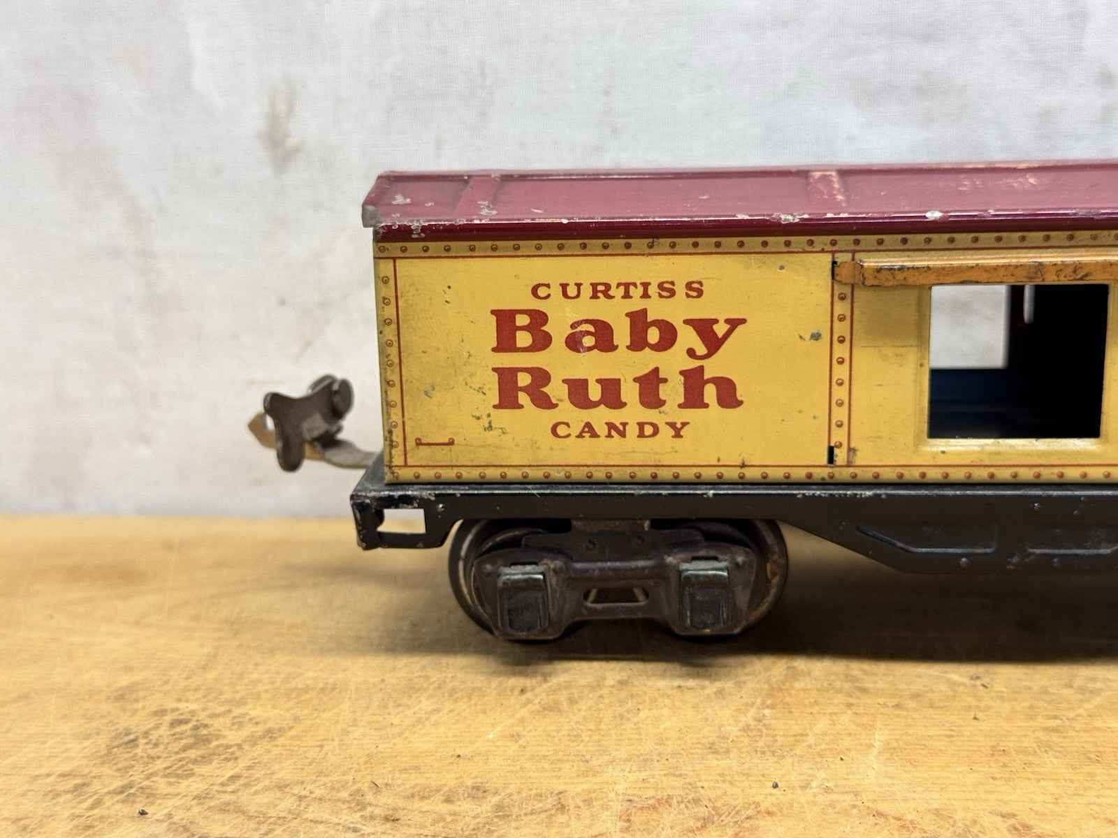 Lionel Lines #1679 Curtiss Baby Ruth Candy Yellow Train Box Car #S-1602