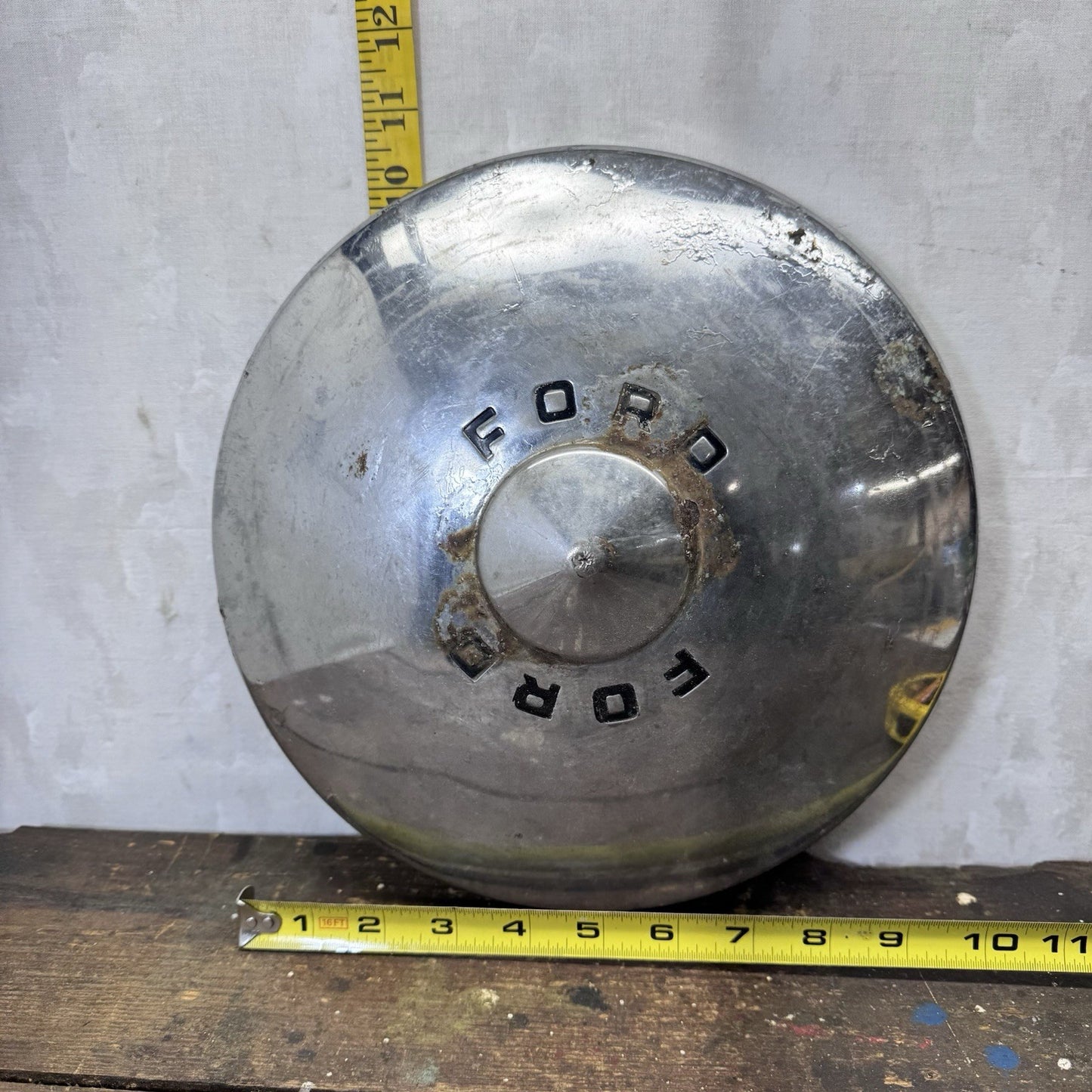 1949-1950 Ford Deluxe Hub Cap