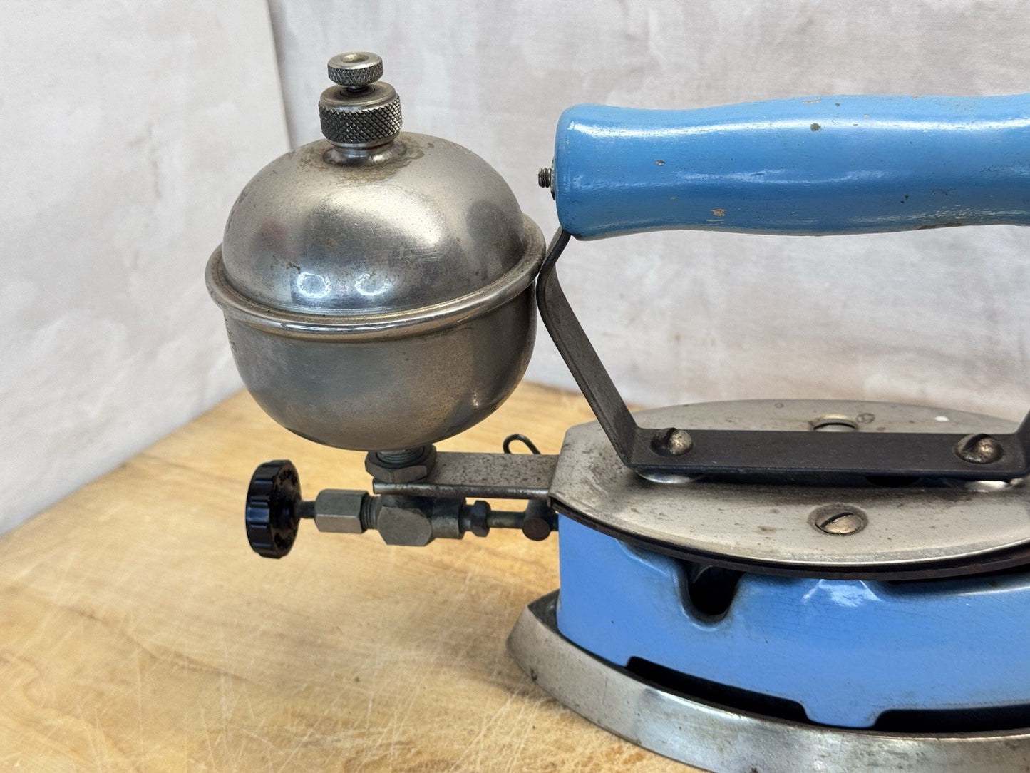 Coleman Vtg Gas Fueled Blue Iron  #S-1582