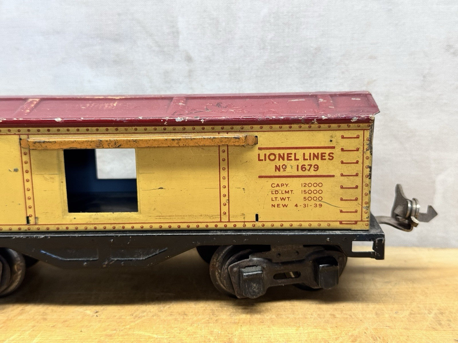 Lionel Lines #1679 Curtiss Baby Ruth Candy Yellow Train Box Car #S-1602