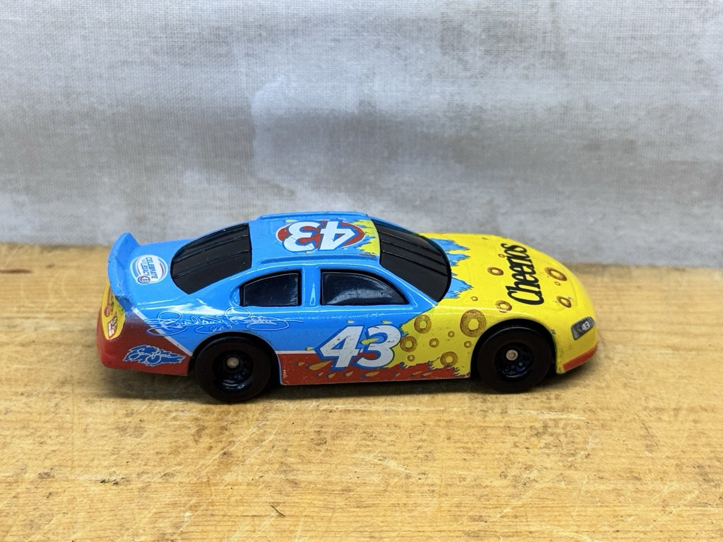 2006 Racing Champions Cheerios Cereal Race Car Nascar #43 #1352