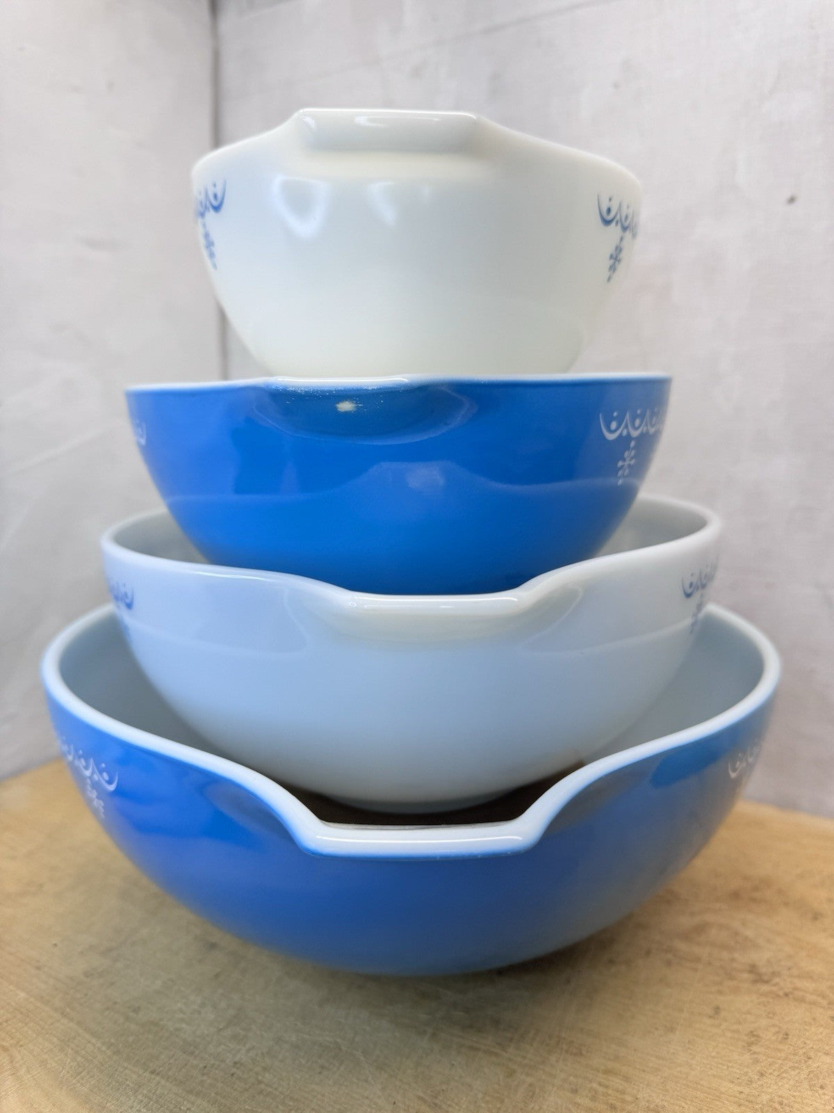 Vtg Pyrex Blue Garland Snowflake Cinderella Nesting Mg  Bowls Set of 4 #S-1695