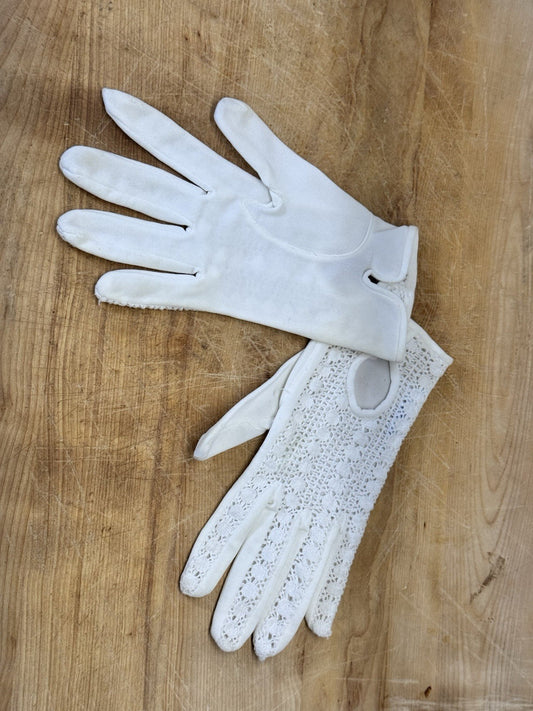White Vintage Child’s Stretch Lace Cloth Gloves  #S-1835