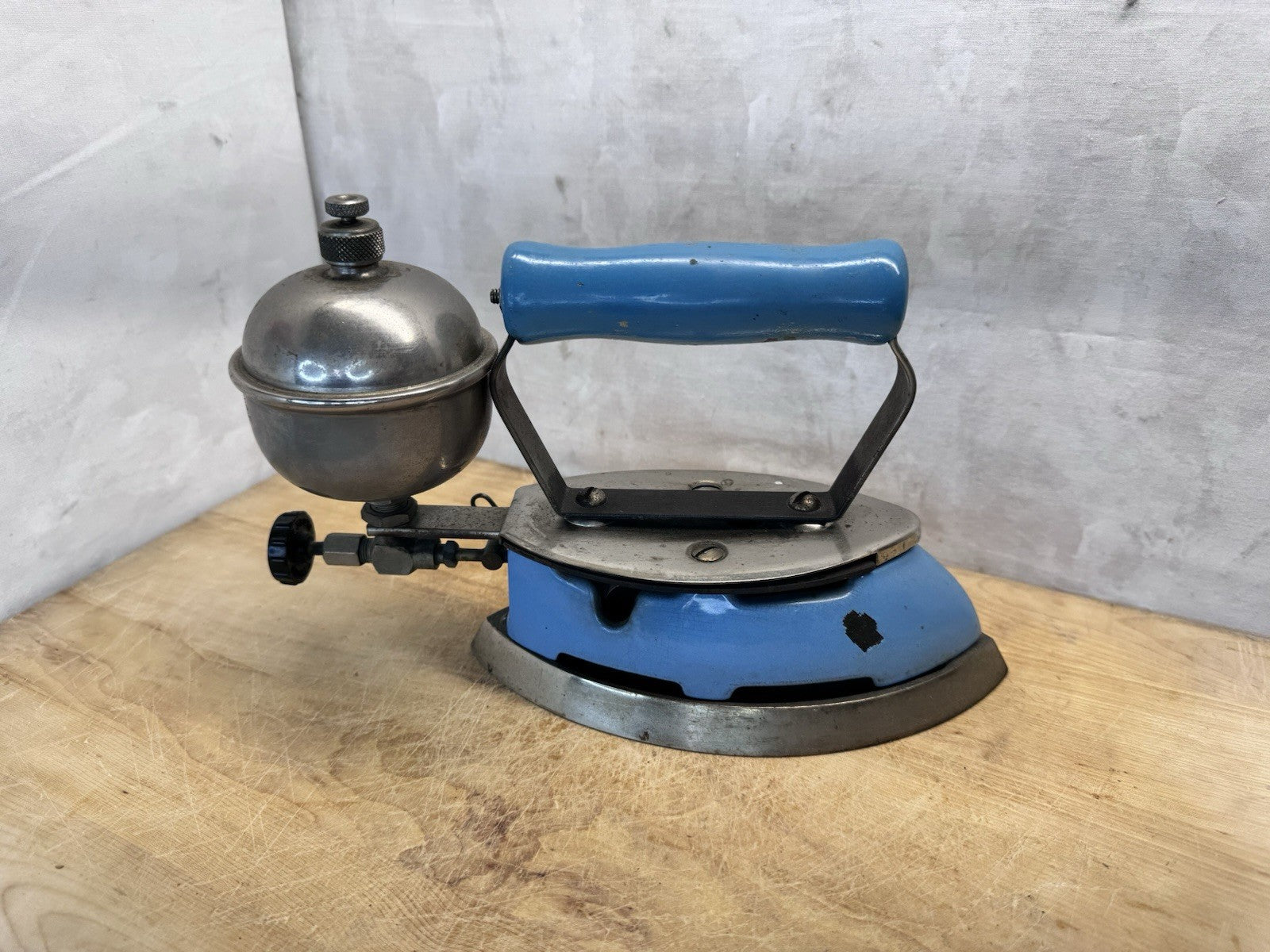 Coleman Vtg Gas Fueled Blue Iron  #S-1582
