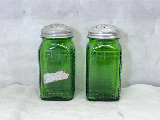 Green Hoosier Salt & Pepper Shakers Vtg #S-1776