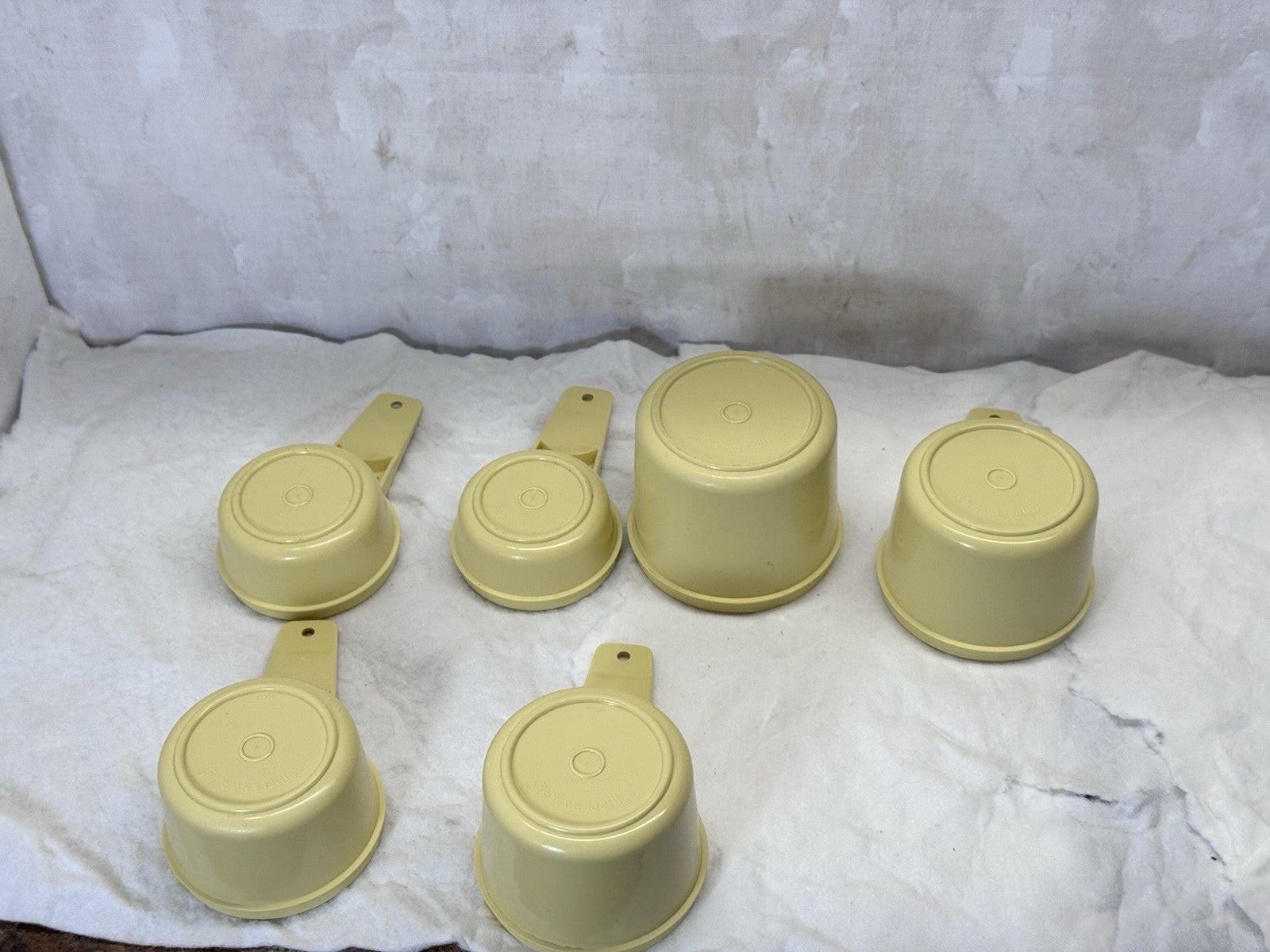 Vintage Plastic Tubberware Measuring CupsComplete Set Yellow #S-1909