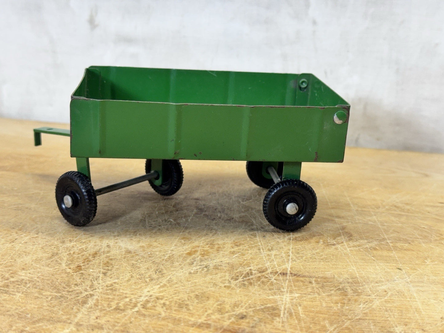 Vintage Ertl Pressed Metal Green Farm Wagon Crop Trailer #S-1827