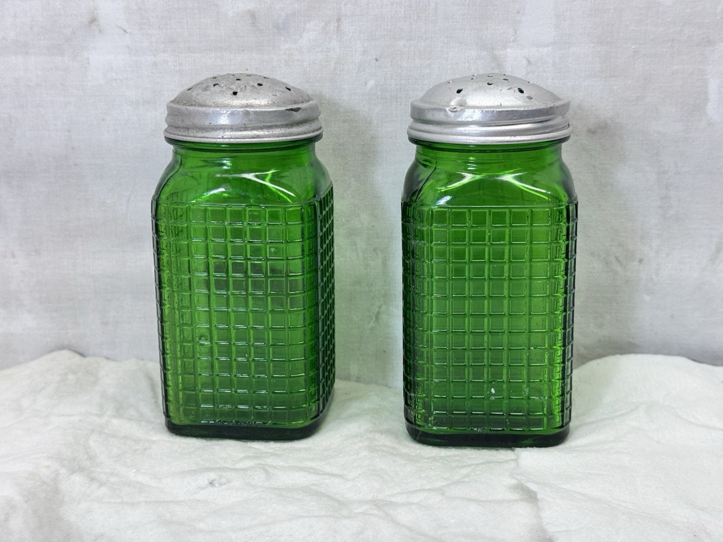 Green Hoosier Salt & Pepper Shakers Vtg #S-1776