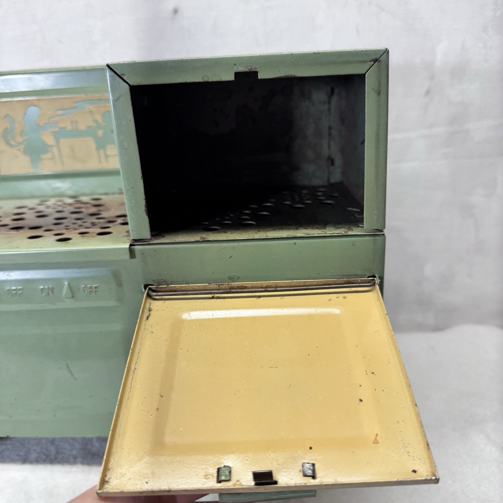 Child’s Metal Green Toy Electric Stove Vintage