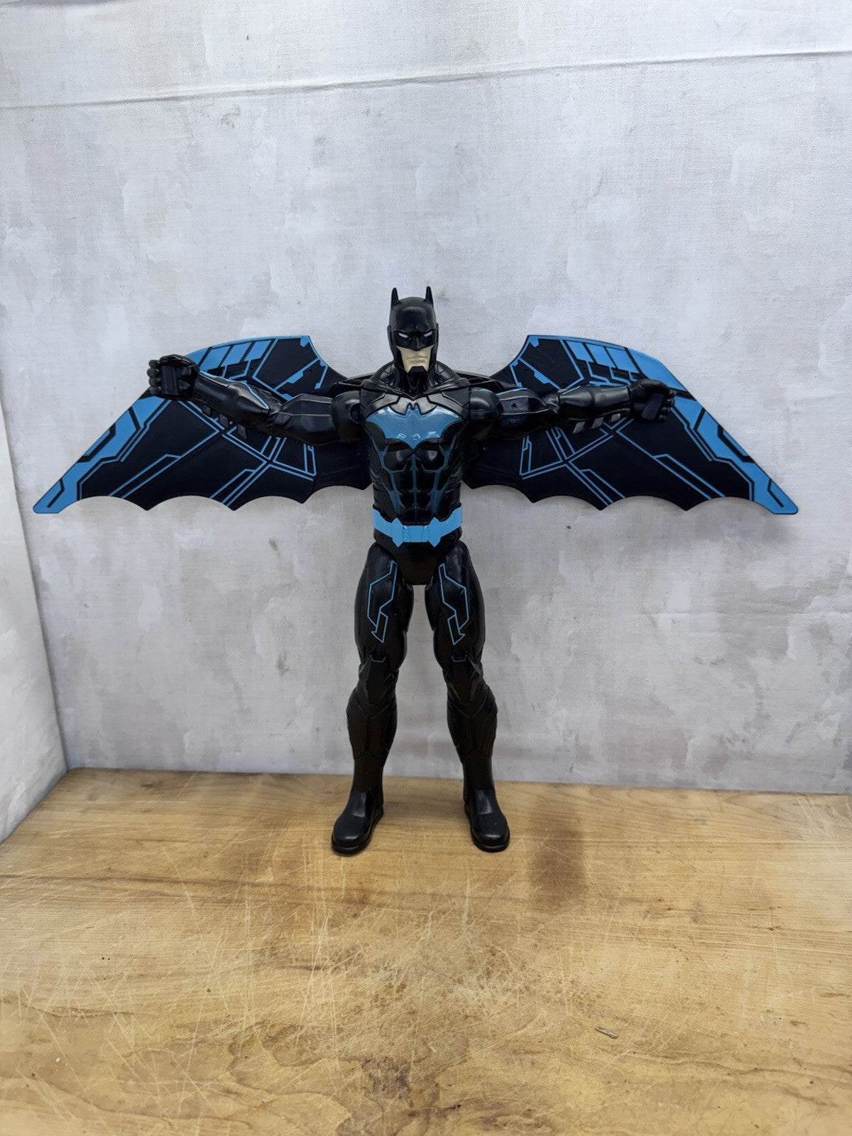 DC Comics Batman Bat-Tech 12-inch Deluxe Action Figure w/Expanding Wings #1370