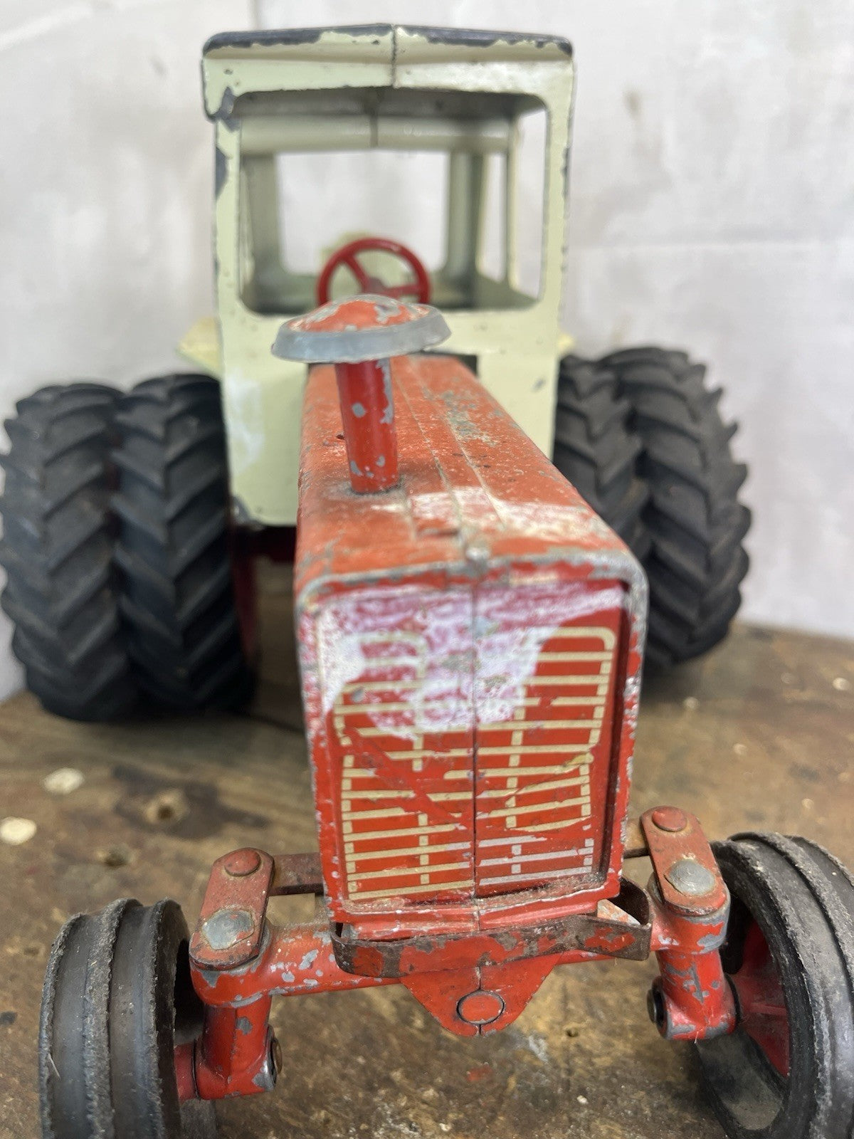 Vintage Collectible Mancave International Farmall 145c Tractor
