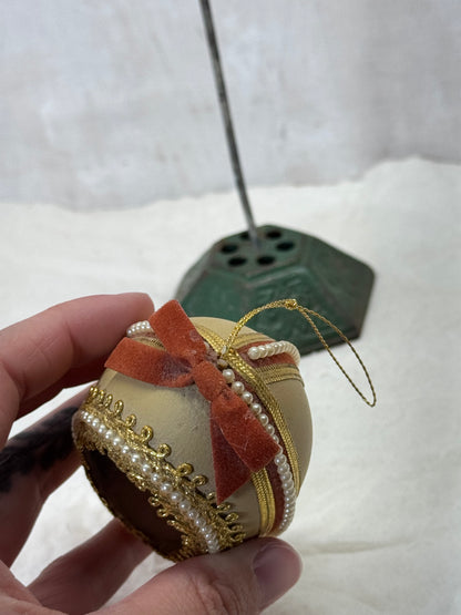 Egg Shell Craft Vintage Nativity Ornament #1790