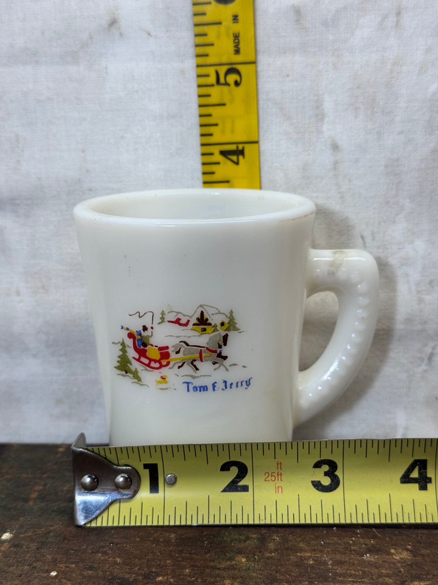Vtg McKee Tom And Jerry Winter Sleigh Milk Glass Cup #1757