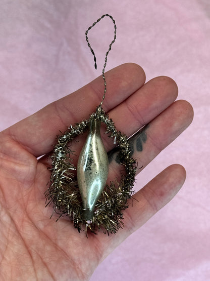 Victorian Christmas Ornament #1687