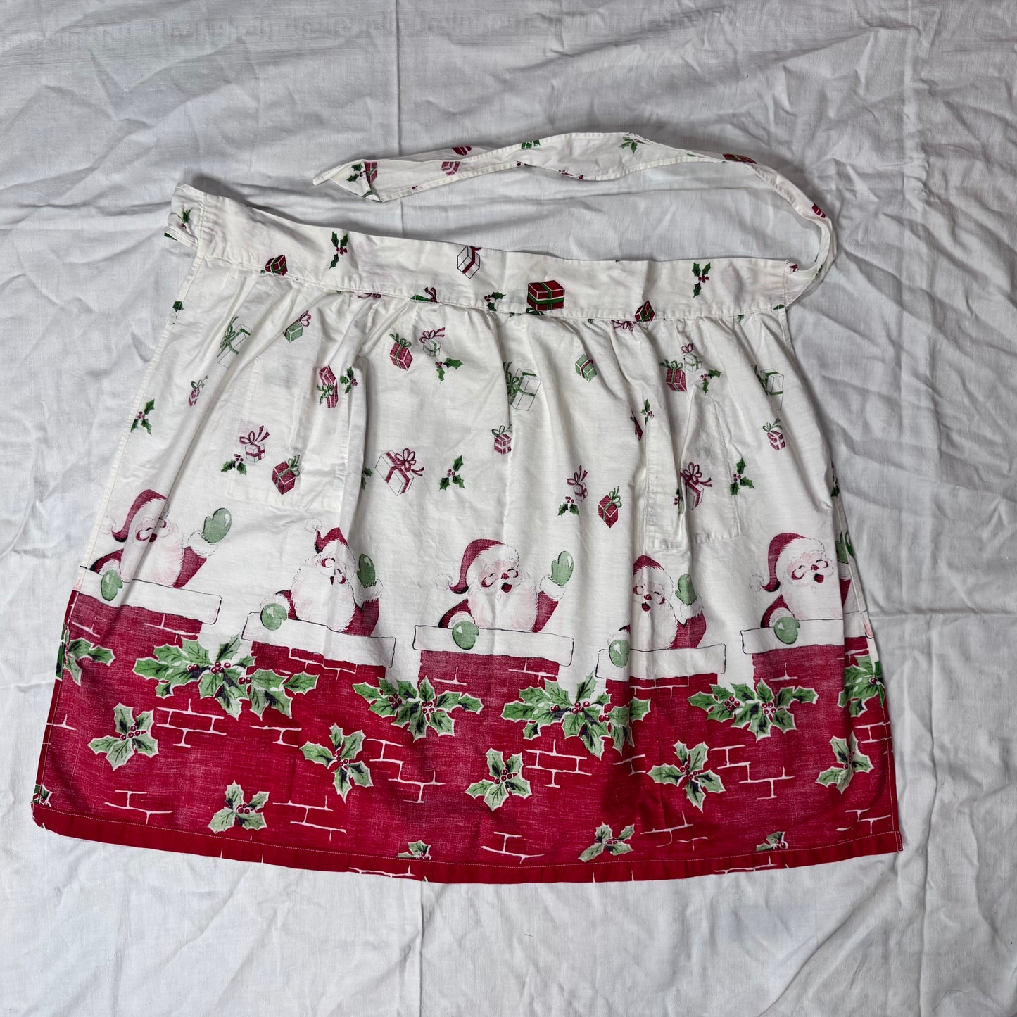 Santa in Chimney Christmas Apron Vintage #2190