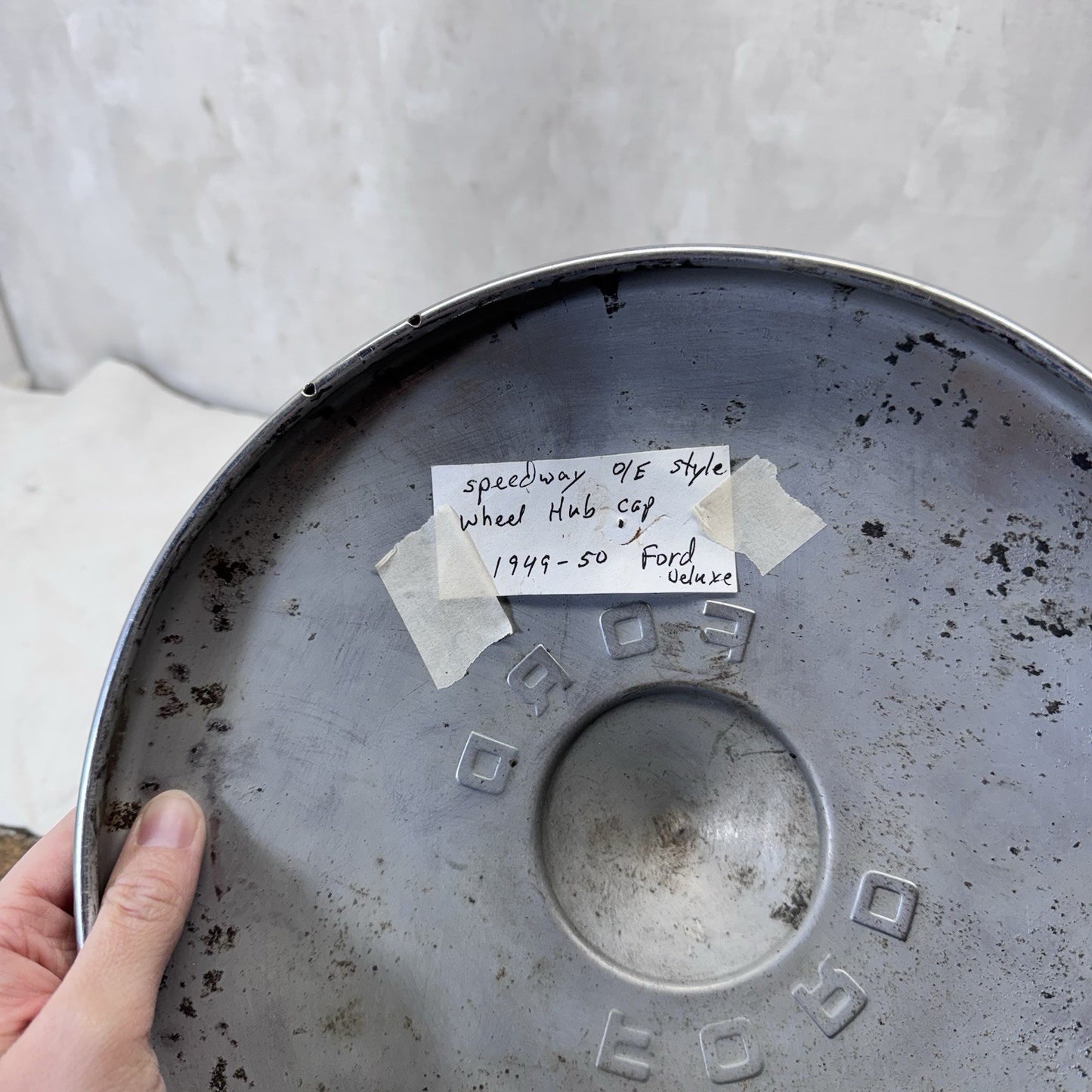 1949-1950 Ford Deluxe Hub Cap