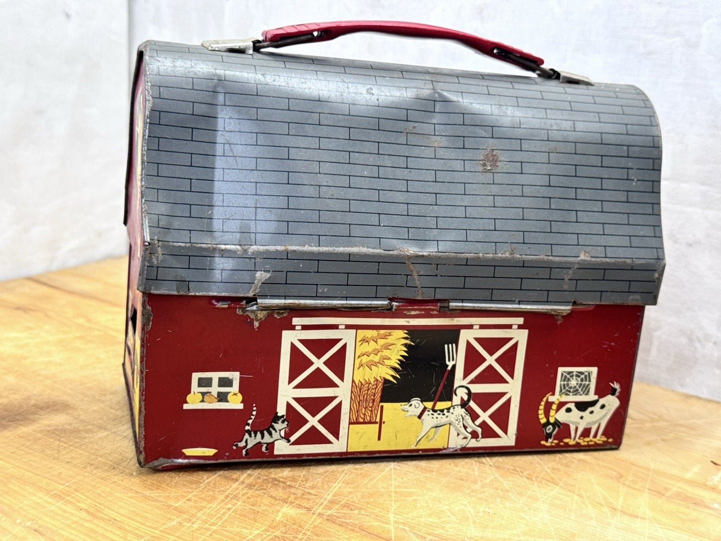 Barn Lunch Box Vintage #1162